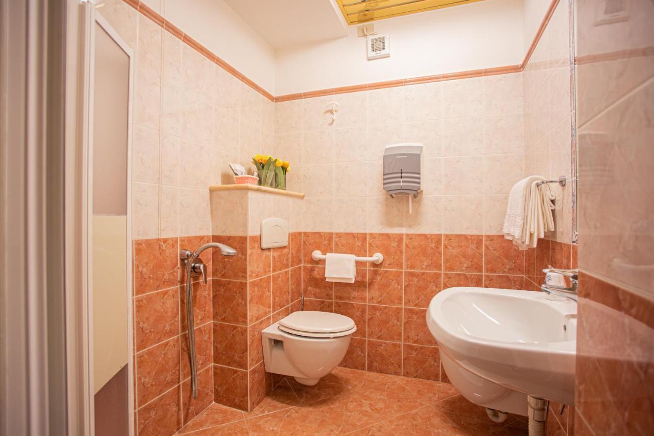 Hotel Villa Verde Ривоторто Экстерьер фото